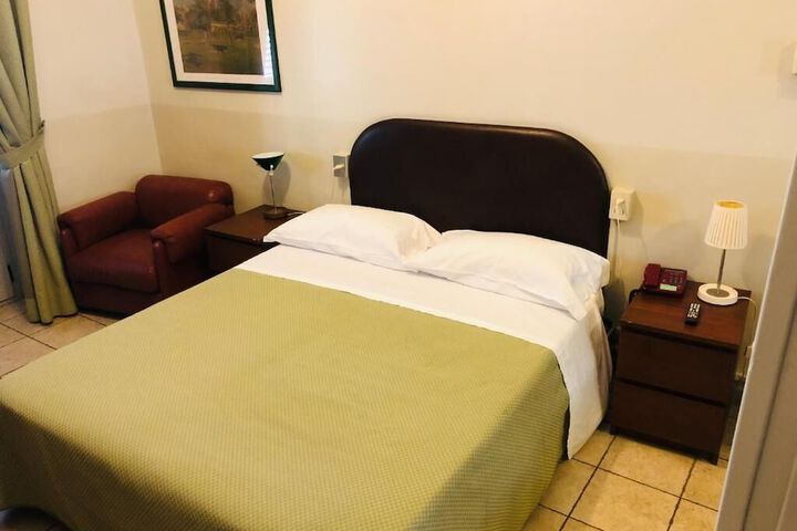 Room 9 of 20