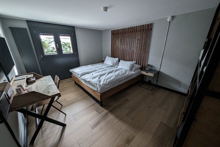 Room 4 of 27