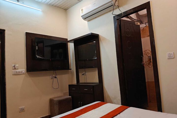 Room 19 of 38