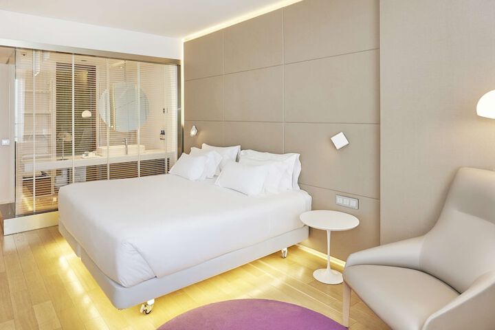 Room 13 of 82