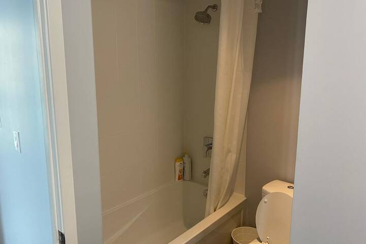 Room 172 of 198