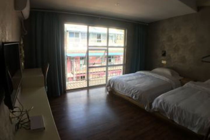 Room 11 of 30