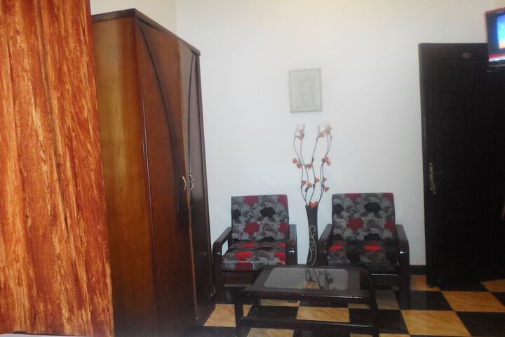 Room 13 of 37