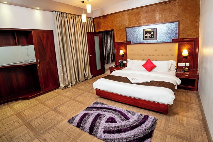 Room 4 of 15