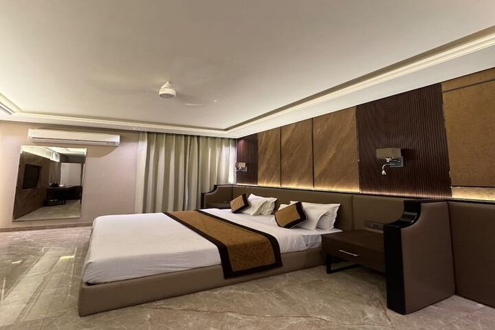 Room 28 of 37