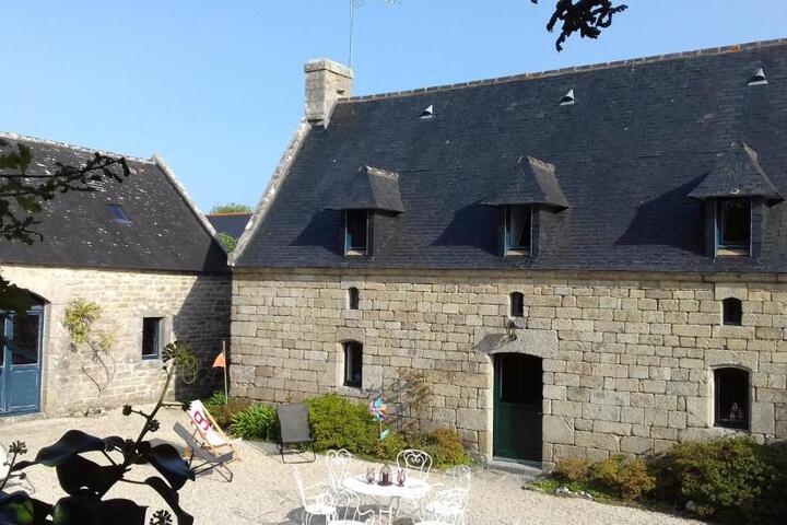 Photo of Belle maison au bord de la mer