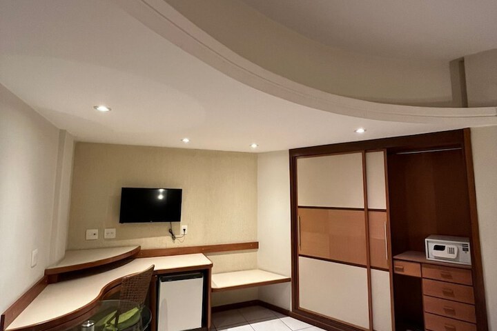 Room 14 of 32