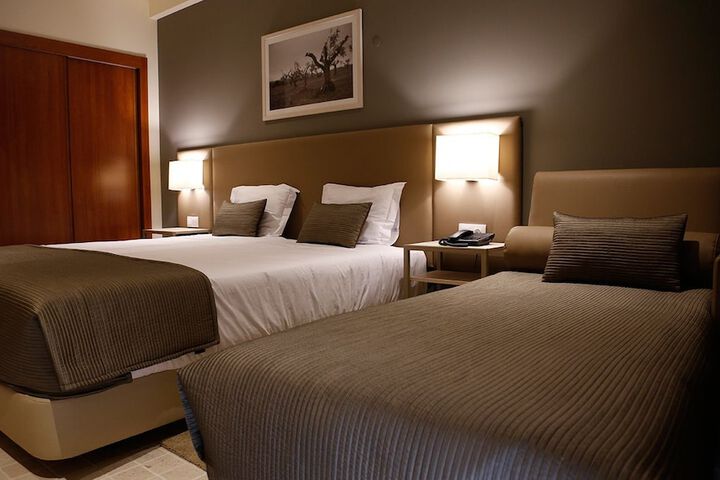 Room 6 of 32