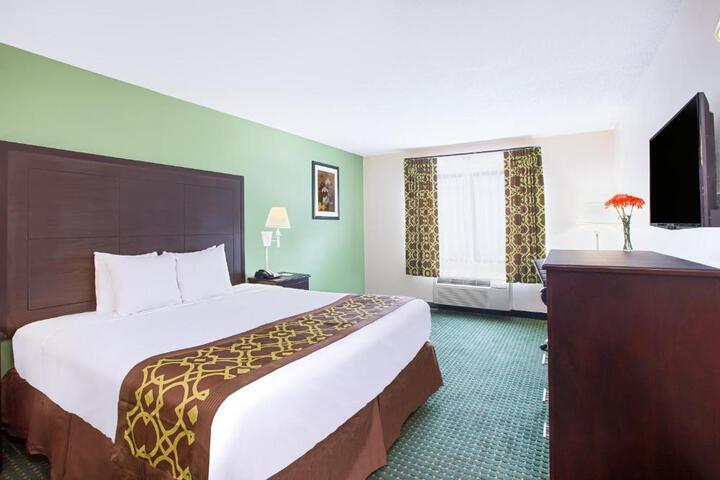 1 King Bed (1 of 6)