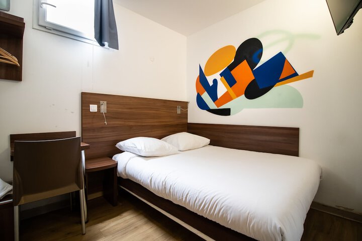 Room 35 of 62