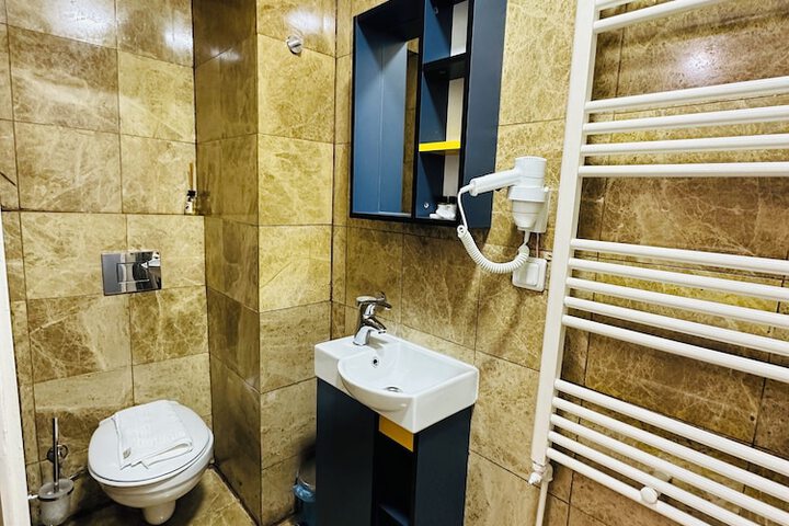 Room 14 of 17