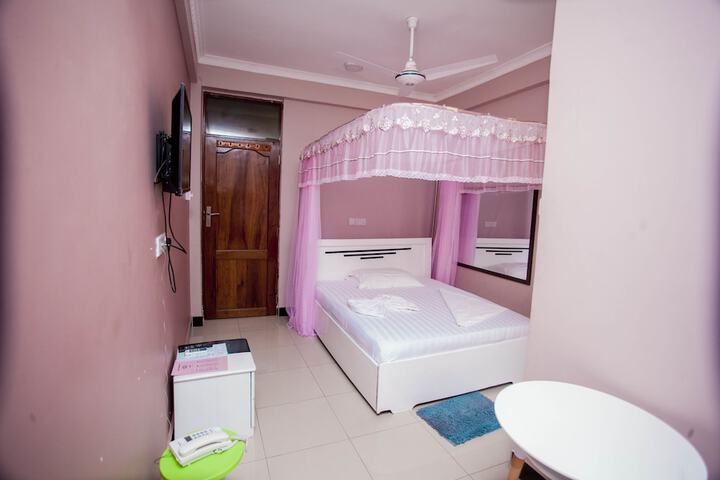 Room 4 of 20