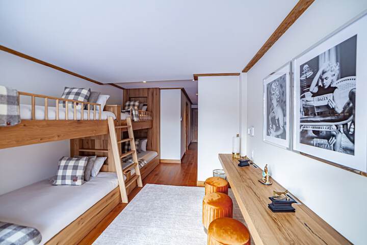 Room 3 of 79