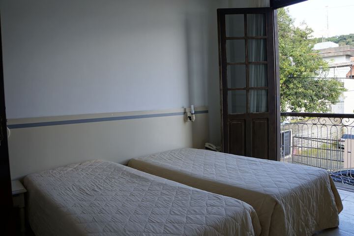 Room 5 of 20