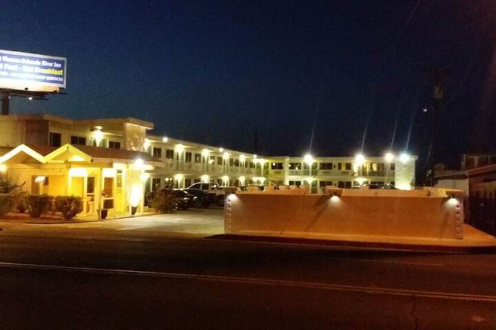Photo of DESERT MIRAGE INN & SUITES