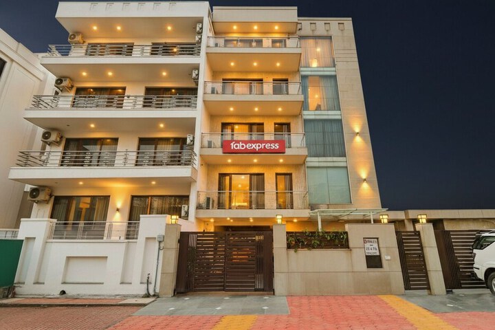 Via Hemkunt Residency - Nr Yatharth Super Speciality Hospital - Noida 110