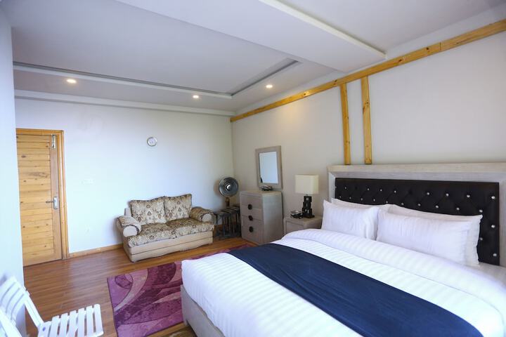 Room 17 of 25