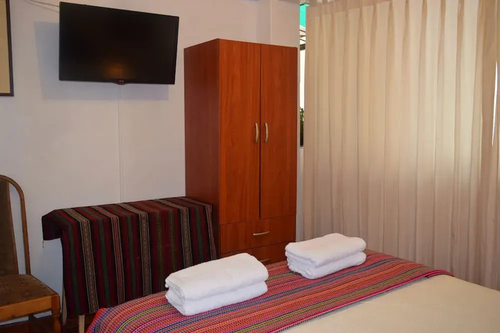 Room 4 of 9