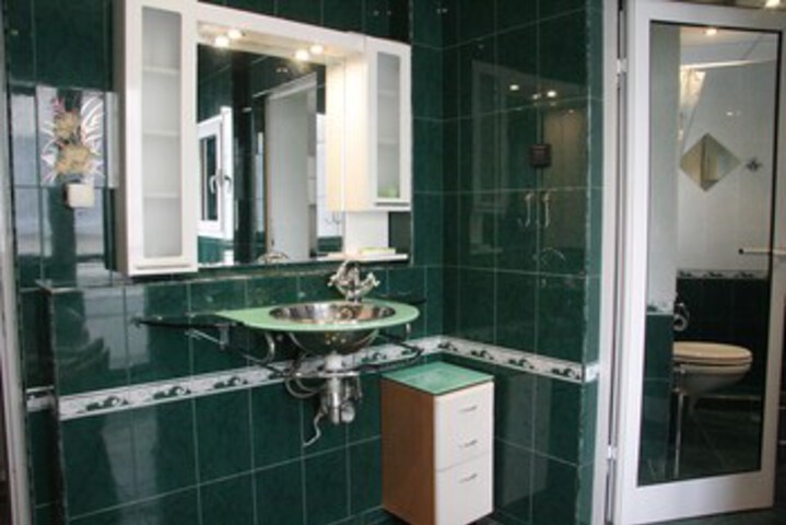 Room 4 of 20
