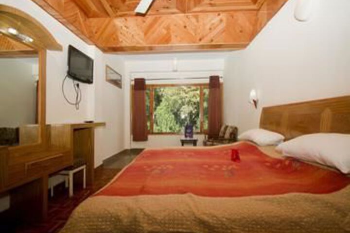 Room 13 of 28