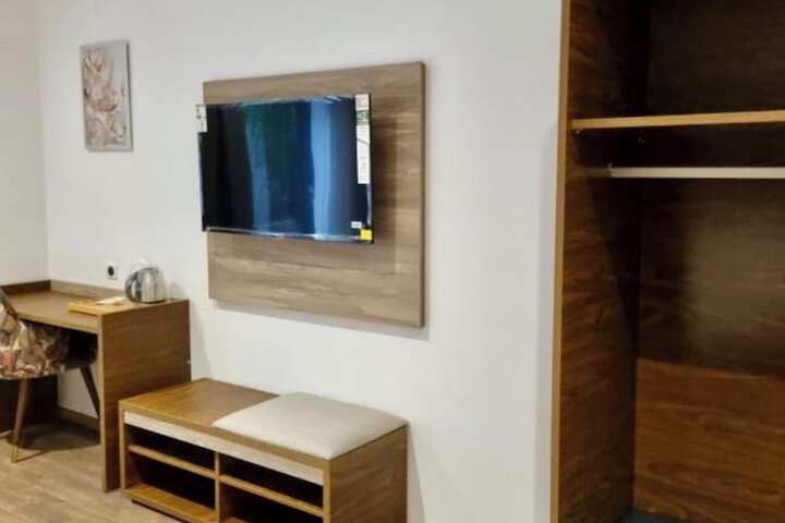 Room 12 of 18
