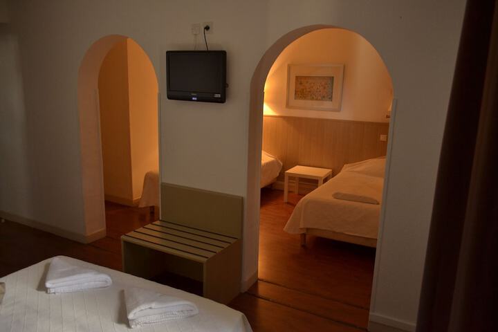Room 6 of 30