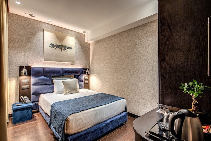 Room 8 of 34