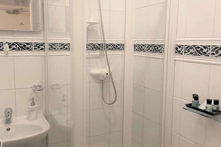 Room 41 of 63