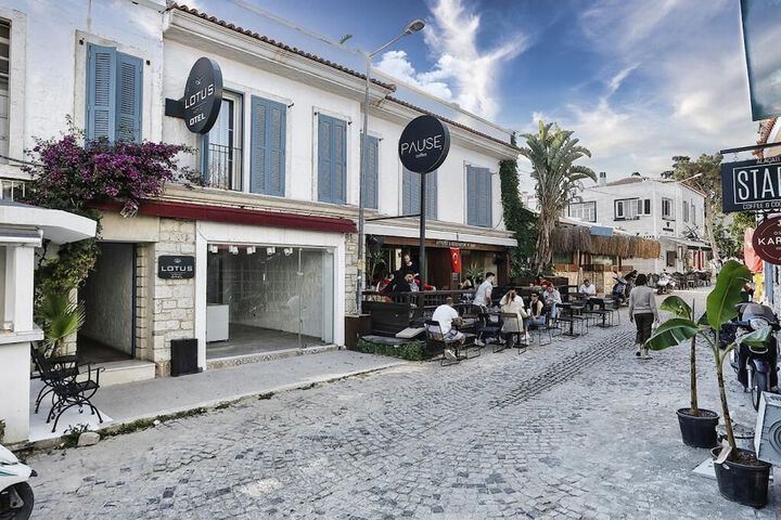 Lotus Köyiçi Otel in Cesme