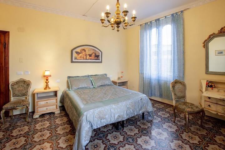 Room 4 of 21