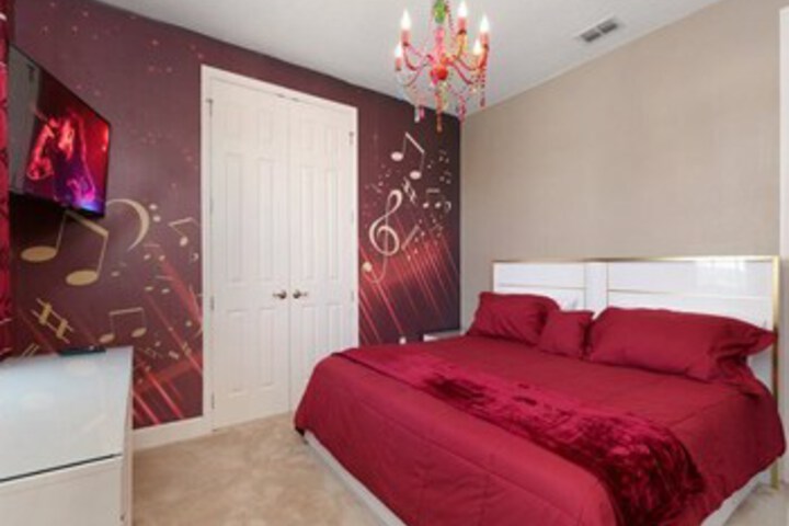 Room 30 of 46
