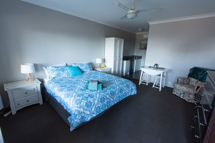 Room 5 of 18