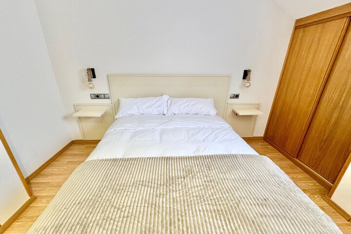 Room 33 of 80