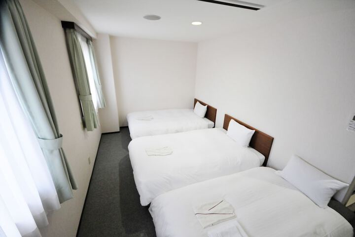 Room 6 of 37