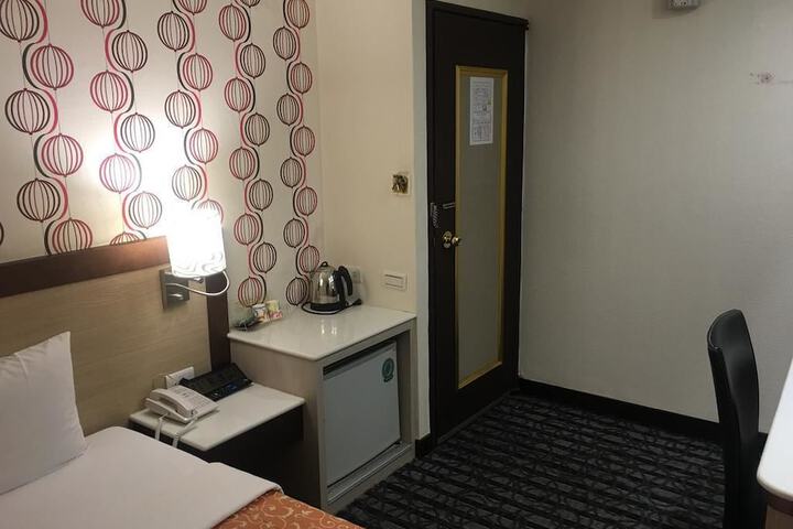 Room 16 of 33