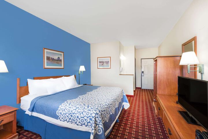 Room 11 of 27
