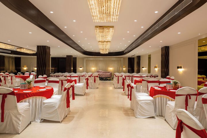 Ballroom/Hall 26 of 30