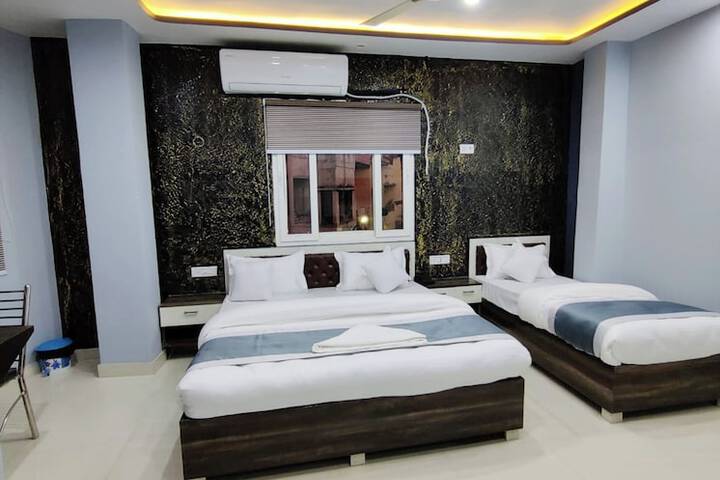 Room 13 of 31