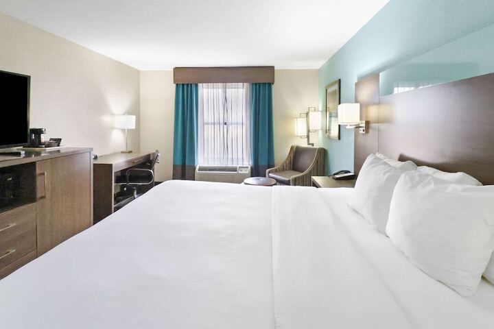 Standard King Bed Accessible (5 of 8)