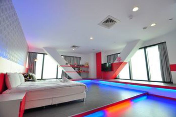 Room 16 of 20