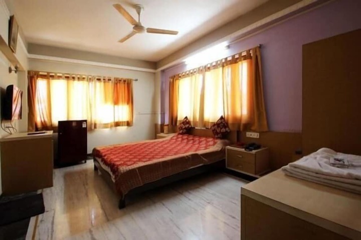 Room 5 of 18
