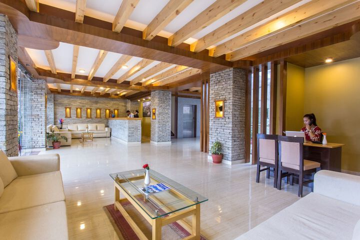 Entrance & Lobby