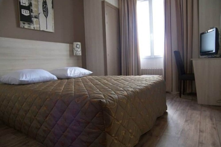 Room 5 of 18