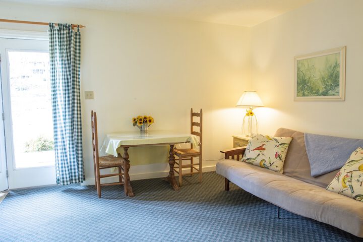 Room 28 of 136