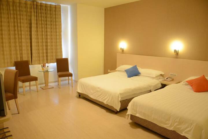 Room 6 of 11