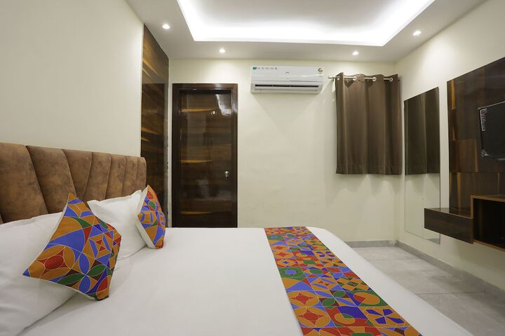 Room 11 of 24