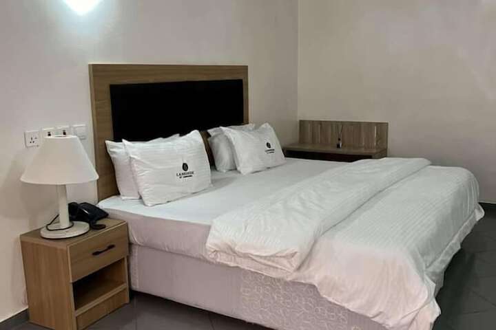 Room 5 of 18