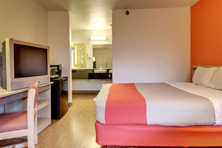 1 Queen Bed (1 of 18)