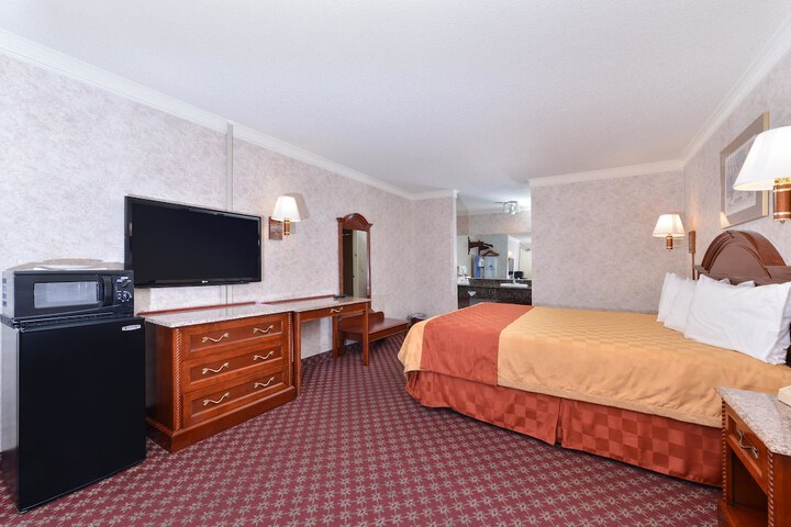 1 King Bed (1 of 9)
