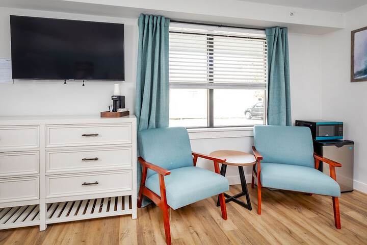Room 11 of 28